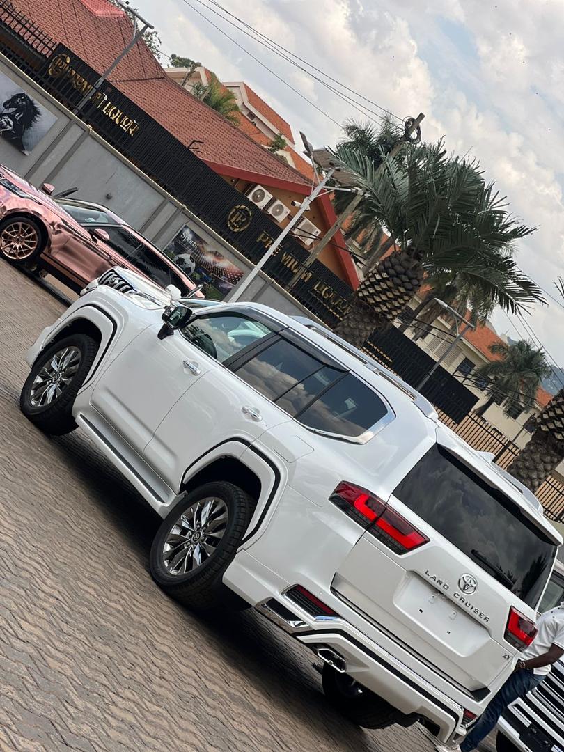 Toyota Land Cruiser ZX 2023