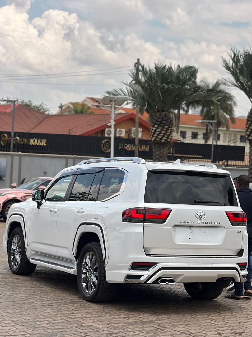 Toyota Land Cruiser ZX 2023