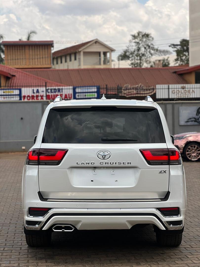 Toyota Land Cruiser ZX 2023